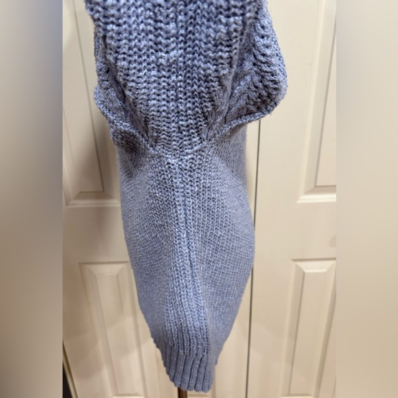 American Eagle Outfitters Light Blue V-Neck Sweater - Picture 5 of 16